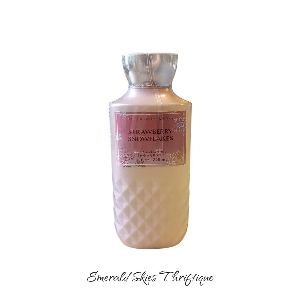 Bath and Body Works STRAWBERRY SNOWFLAKES Shower Gel, New Sealed.